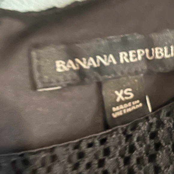 SELLING BANANA REPUBLIC TOP SIZE SMALL COLOR BLACK SHORT  SLEEVE USED - Picture 3 of 10